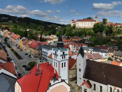 Vimperk plánuje postavit pódium, toalety nebo dětské hřiště v letní scéně