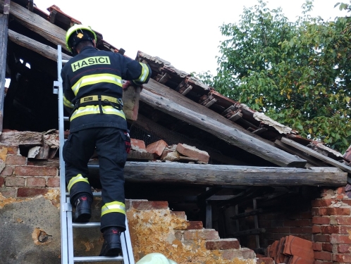 V Předenicích na Prachaticku se zhroutil krov domu